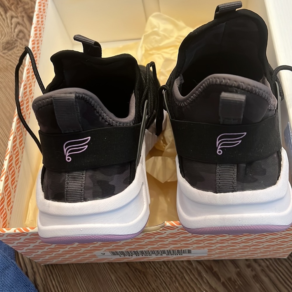 Fabletics New In Box Marin Performance Sneaker Size 7.5 Black with blk camo heel